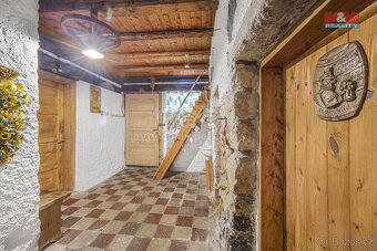 Prodej domu s garáží, 944 m², Machov - 9