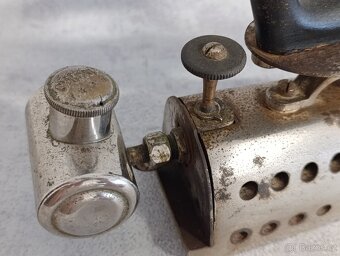 Velmi stará menší lihová žehlička OMEGA do sbírky, k dekorac - 9