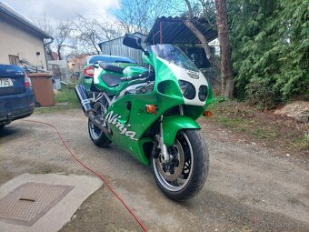 Kawasaki ZX7R ninja - 9