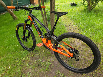 Zánovní našlapané karbonové full 29" kolo TREK, rám 17"(M) - 9