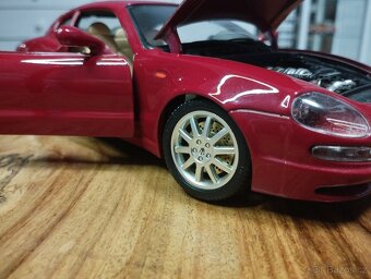 Maseratti 3000 GT 1/18 Bburago - 9