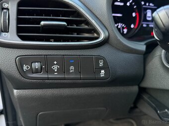 Hyundai i30 1.6crdi combi plus automat - 9