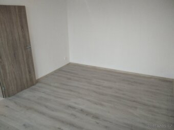 Pronájem byt 1+1, 41m2, 2 x balkón OSTROV - 9