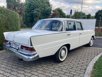 Mercedes Benz 220S W111 - 9