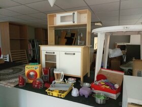 Dětská kuchyňka IKEA, včetně velkého množství doplňků, - 9