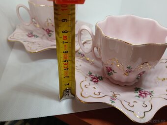 Krásný růžový porcelán-set hrnky, podšálky - 9