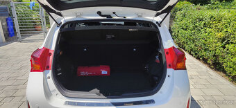 Toyota Auris 1,8 HYBRID, najeto 83.500 km, rok výroby 2013 - 9