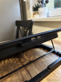 Acer Nitro V 15 black - herní myš nitro - chladící podložka - 9