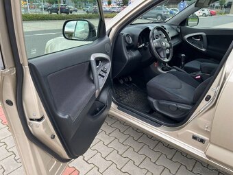 Toyota RAV4 2.0i 112kw 4x4 1. maj. koup. ČR TZ - 9
