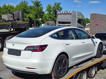 Tesla Model 3 - 9