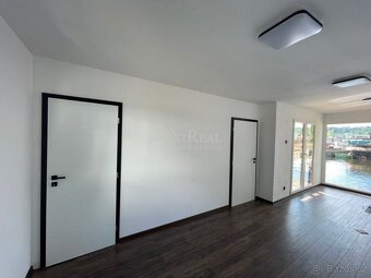 Hausbot 2+kk 43 m2 s terasou 9 m2 - 9