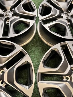 5x114,3 R19 Originál alu Toyota RAV4 5. Generace - JAKO NOVÉ - 9