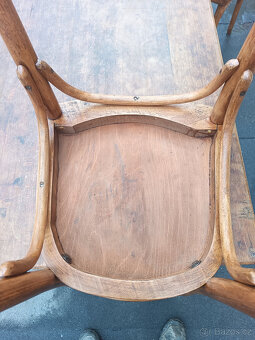 sestava hodovního stolu a židlí Thonet - 9