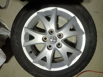 Elektrony Toyota s pneu R16 - 9