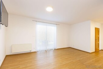 Pronájem řadového rodinného domu Spojil - 9