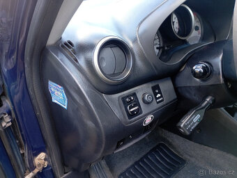 Toyota Rav 4, r.v. 2004 ALE jede na 3.válce - 9