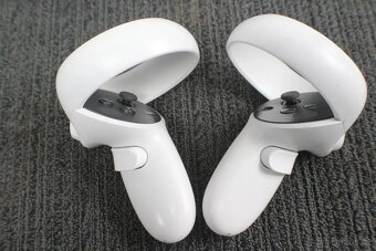 Oculus Quest 2 (128GB) - 9