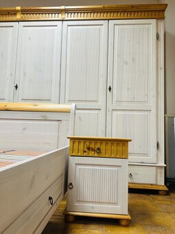 Celomasivní ložnice Gustav, velká skříň, antik - 9