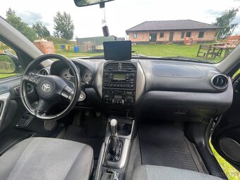 Toyota RAV4 2.0; r. 2004 - 9