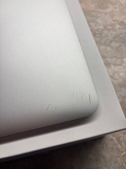 Apple Macbook Air 13” - 9