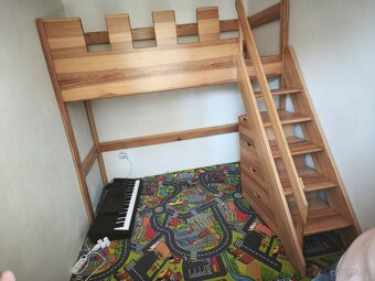 Prodám dřevěnou masivní patrovou postel s hradbami. - 9