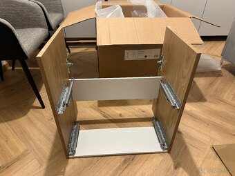 Koupelnová sestava s umyvadlem zrcadlem a osvětlením VitrA M - 9