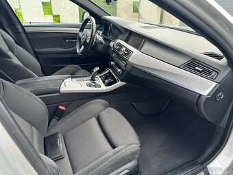 BMW F10 530d xDrive M-packet LCI, full výbava, TOP stav - 9