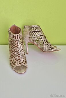 Elegantní dámské sandálky - 9