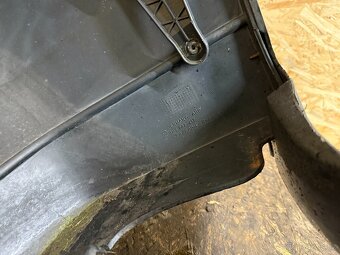 ZADNÍ NÁRAZNÍK VW GOLF 3 1H6807417 - 9