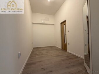 Pronájem 2+1 po celkové rekonstrukci, 51 m2 – Velké náměstí - 9