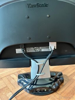 LCD MONITOR - 9