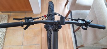 Horské kolo Specialized Rockhopper 29", vel. S - jako NOVÉ - 9
