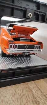Modely aut 1/24 - M2 Machines - 9