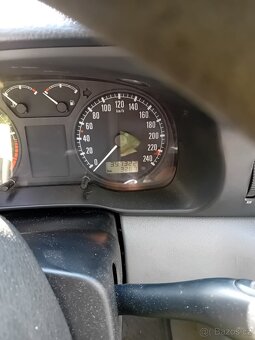 Škoda Octavia combi 1,6 benzín - 9