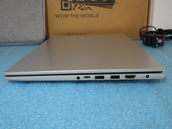 ASUS VivoBook 15.6“ 16GB 512GB Full Podsvit i5-1235U IrisXe - 9
