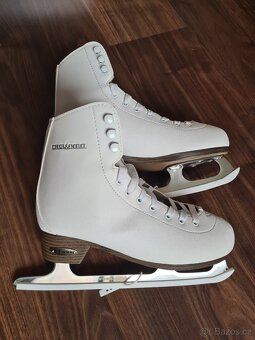 Dámské brusle Crowned vel. 37 - 9