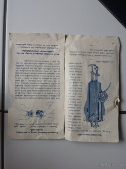 Starožitný skříňový šicí stroj BOBBIN s příslušenstvím - 9