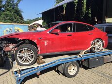 Tesla model S - 9