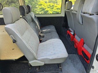 Volkswagen Transporter T4 2,5 TDI 2001 65 kw, spaní a 6 míst - 9