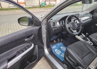 Suzuki Vitara 1.6i 88KW,4X4,ALLGRIP,PANORAMA benzín manuál - 9