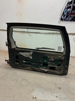 Suzuki Grand Vitara 1998-03, zadní 5. (páté) dveře poškozené - 9