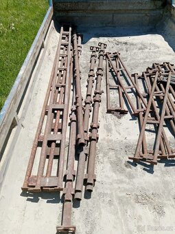 Trubkové lešení a žabky a stojky, hakyna - 9
