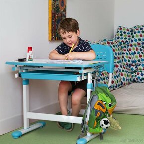 Výškově nastavitelný stůl s židlí - 9