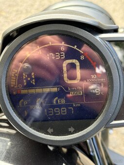 Honda Rebel 1100 (2023, manuál) – záruka, top stav, doplňky - 9