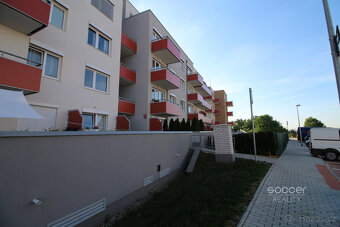 Pronájem bytu 1+kk 30 m2 + balkon 4 m2, ulice Sicherova, Pra - 9