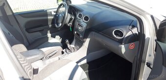 Ford Focus 2,0i 16V  Carving  107 kw  kombi - 9
