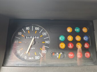 Renault Rapid - 9