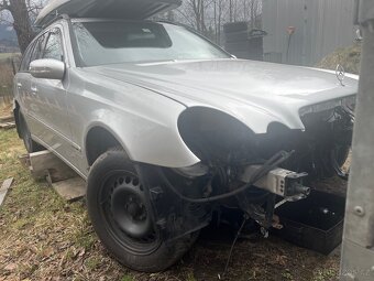 Mercedes Benz W211 270 cdi kombi , na dily - 9