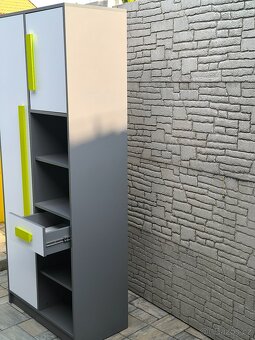 Prodám knihovnu (skříň ) Giro - 9
