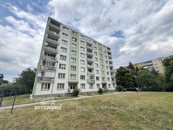 Pronájem bytu 2+kk, 36 m2 v bytovém domě v ulici Skupova v P - 9